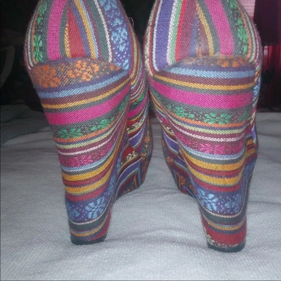 Fiesta platforms - Picture 3 of 3